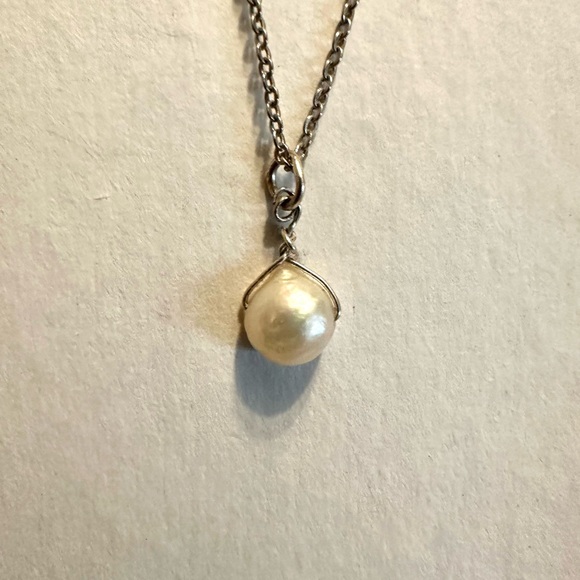Freshwater Delicate Pearl 5mm on Silver Chain. Shine, Luster beautiful. - Picture 6 of 7